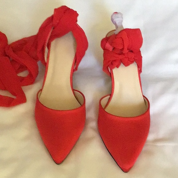 Coutgo Women Red Lace Up Satin Bow Closed Toe Pumps - Picture 5 of 7